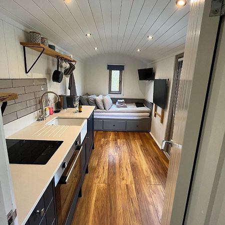יורק Luxury Shepherds Hut - The Moorhen By The Lake מראה חיצוני תמונה