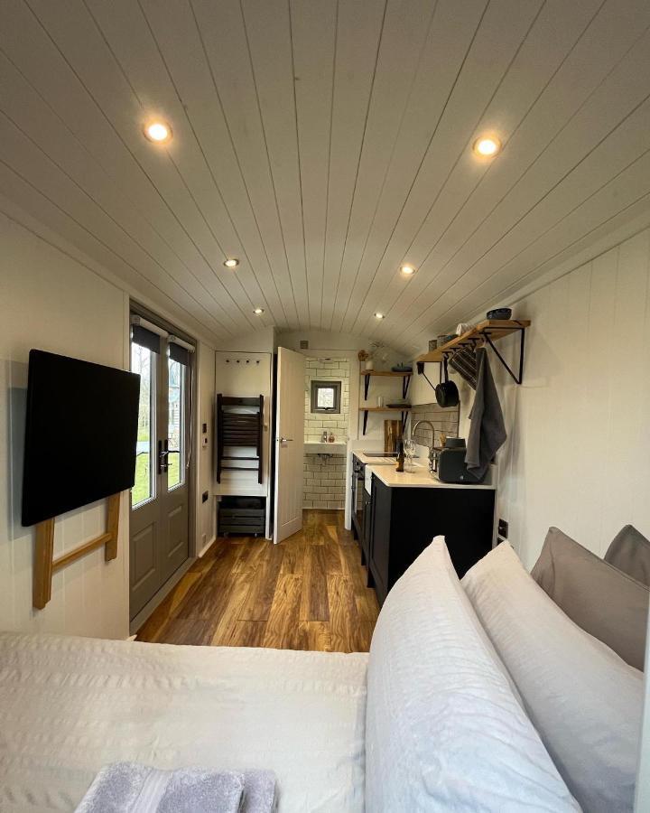 יורק Luxury Shepherds Hut - The Moorhen By The Lake מראה חיצוני תמונה