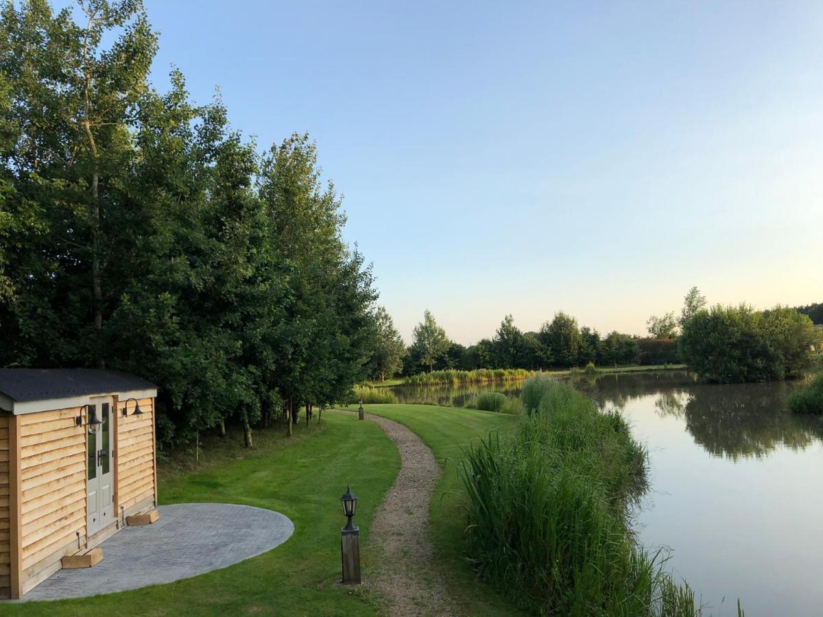 יורק Luxury Shepherds Hut - The Moorhen By The Lake מראה חיצוני תמונה