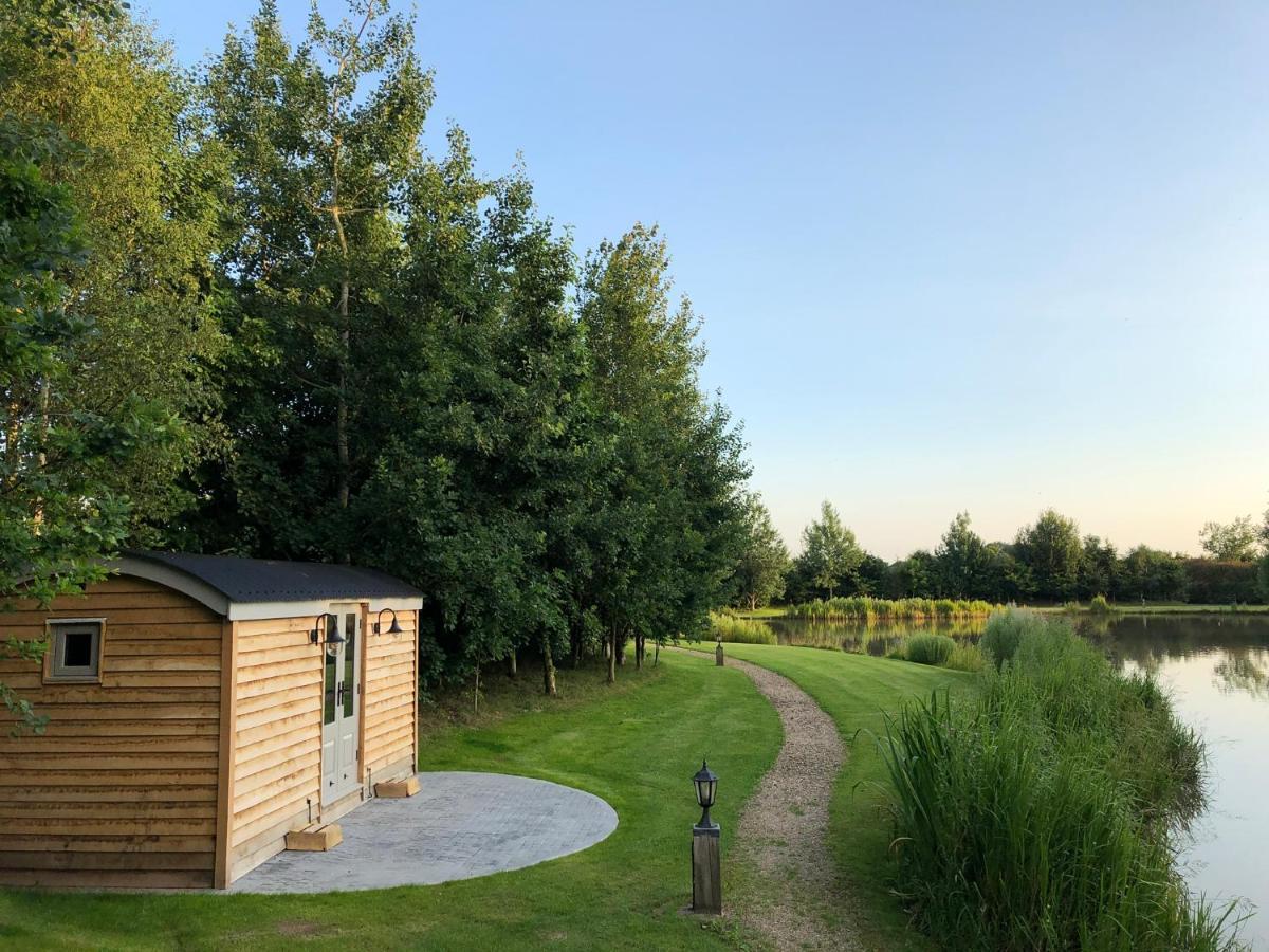 יורק Luxury Shepherds Hut - The Moorhen By The Lake מראה חיצוני תמונה
