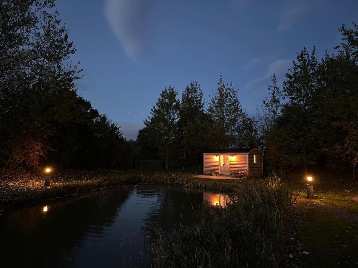 יורק Luxury Shepherds Hut - The Moorhen By The Lake מראה חיצוני תמונה